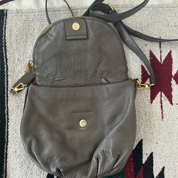 Marc Jacobs crossbody, classic gray. - Picture 7 of 7